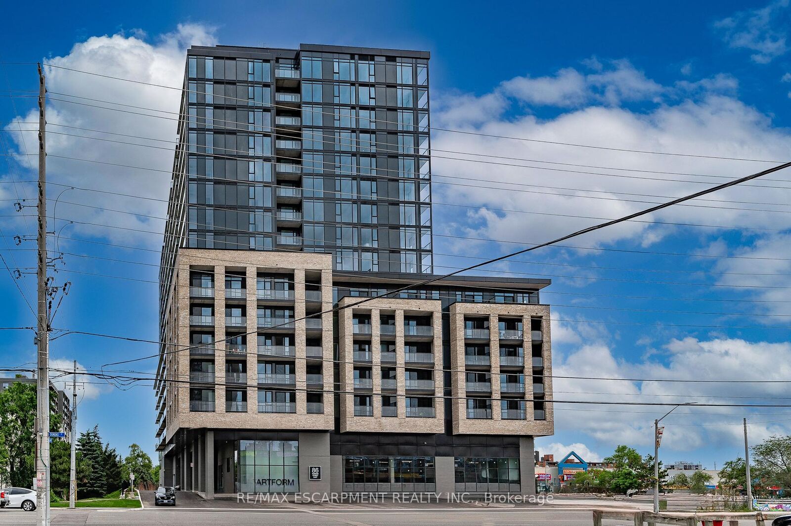 Property Photo: 86 Dundas Street E 1016 ON L5A 1W4