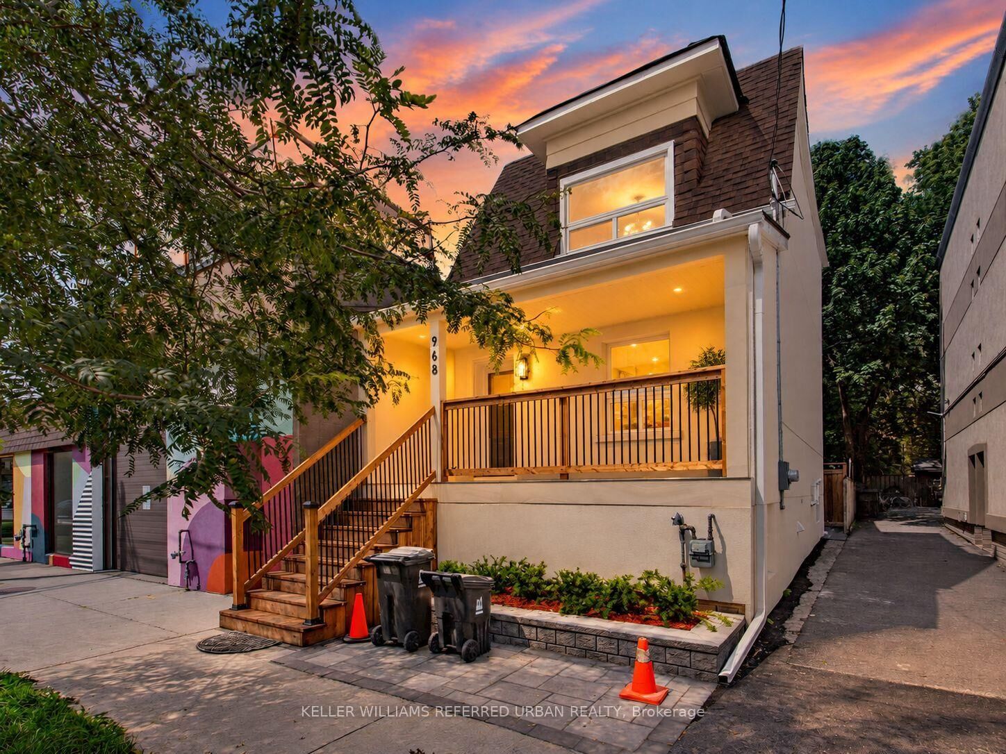 Property Photo:  968 Eastern Avenue  ON M4L 1A6 