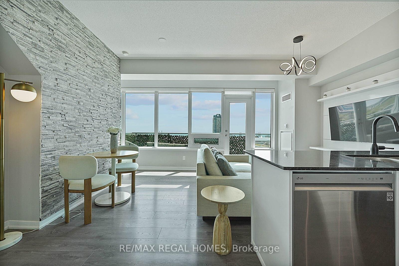 Property Photo:  55 East Liberty Street 909  ON M6K 3R2 