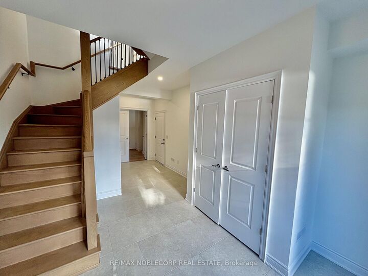 Property Photo:  15 Lake Street Inspiration Point, Th#7  ON L3M 2G4 