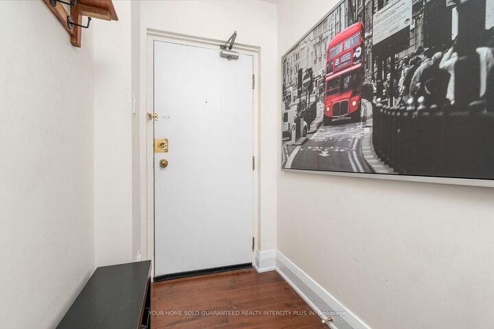 Property Photo: 114 Vaughan Road 202 ON M6C 2M1