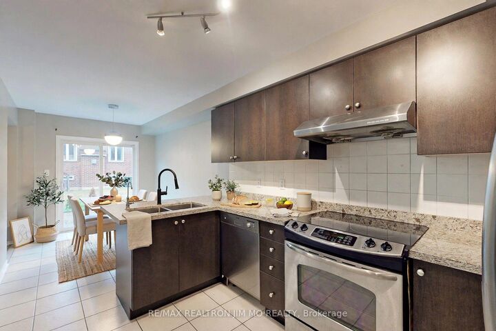 Property Photo:  287 Penndutch Circle  ON L4A 0P1 