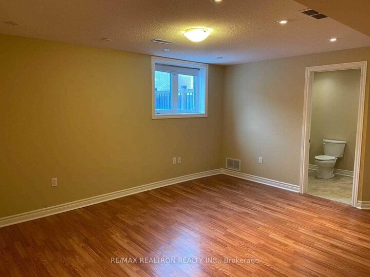 Property Photo:  284 Williamson Road Lower  ON L6E 1X1 