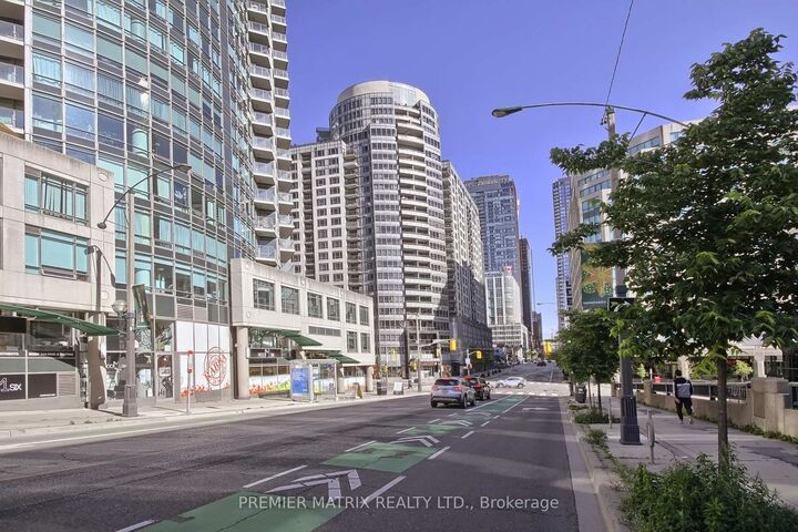 Property Photo:  20 Blue Jays Way 222  ON M5V 3W6 