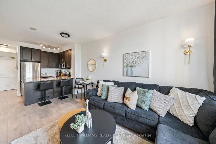 Property Photo:  9245 Jane Street 902  ON L6A 0J9 