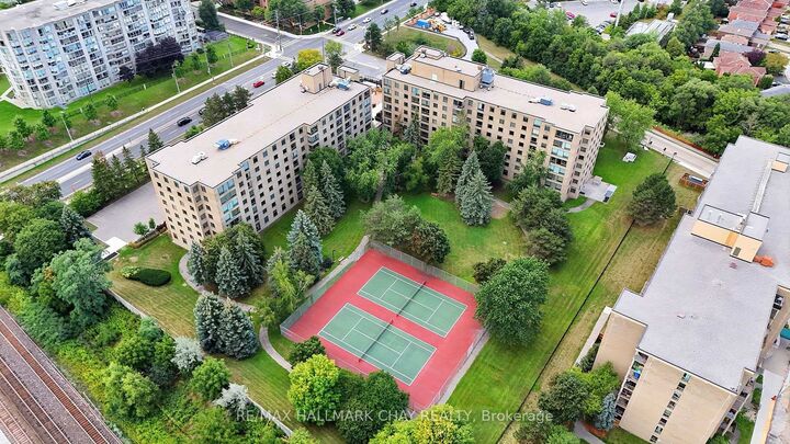 Property Photo:  326 Major Mackenzie Drive E 705  ON L4C 8T4 