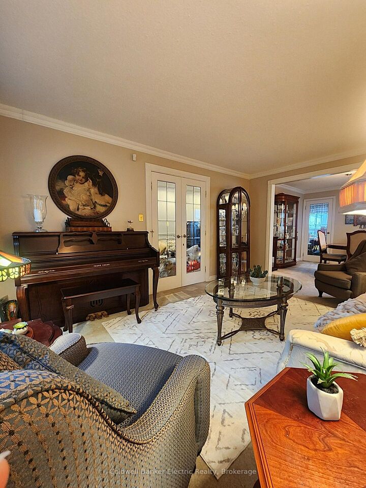 Property Photo:  1007 Moorelands Crescent  ON L1W 3K3 