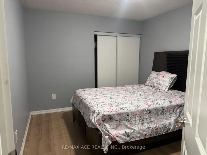 Property Photo:  1851 Parkhurst Crescent Room 2  ON L1X 0B1 