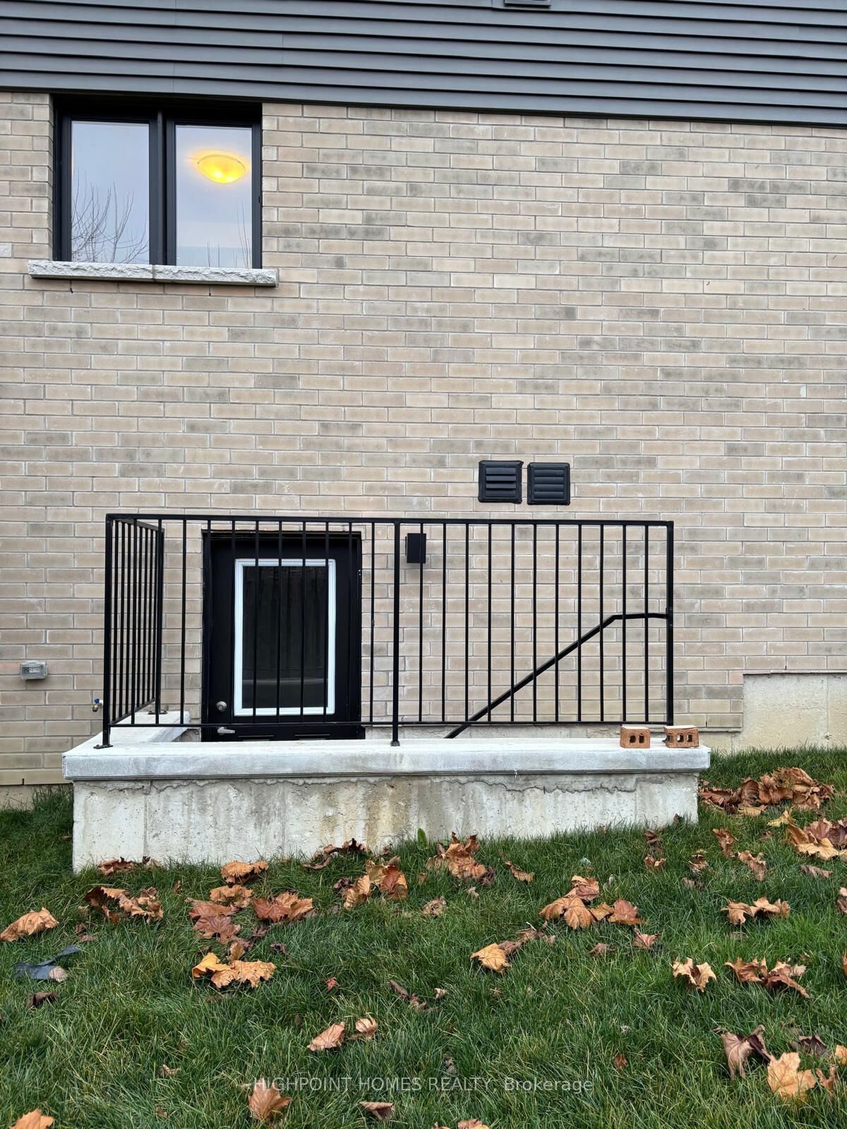 Property Photo:  50 Halo Street Bsmt  ON L8W 0C2 