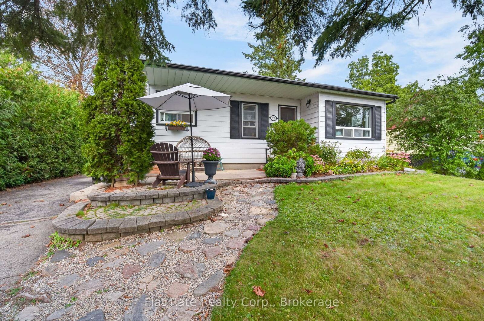 Property Photo: 236 Gallagher Street ON K9H 5P5