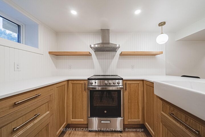 Property Photo: 113 Erin Avenue Lower ON L8K 4W1
