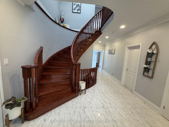 Property Photo:  63A Roosevelt Drive (Upper)  ON L4C 6V2 