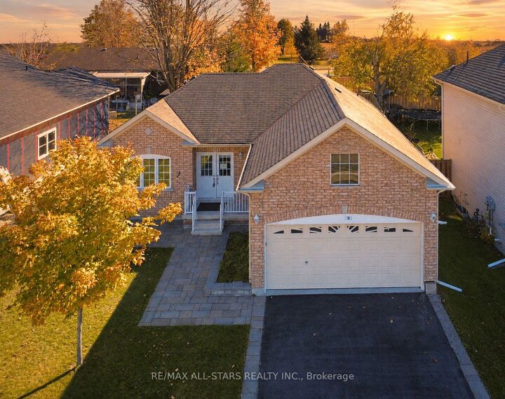 Property Photo:  9 Maple Avenue E  ON K0L 2V0 