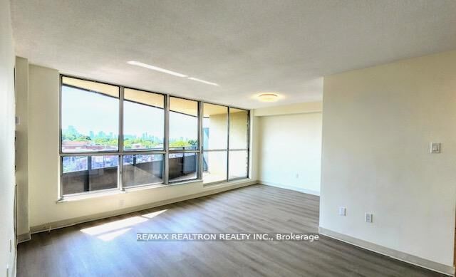 Property Photo:  21 Vaughan Road 1002  ON M6G 2N2 
