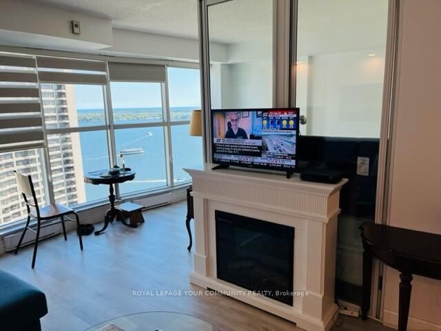 Property Photo:  77 Harbour Square 2804  ON M5J 2S2 