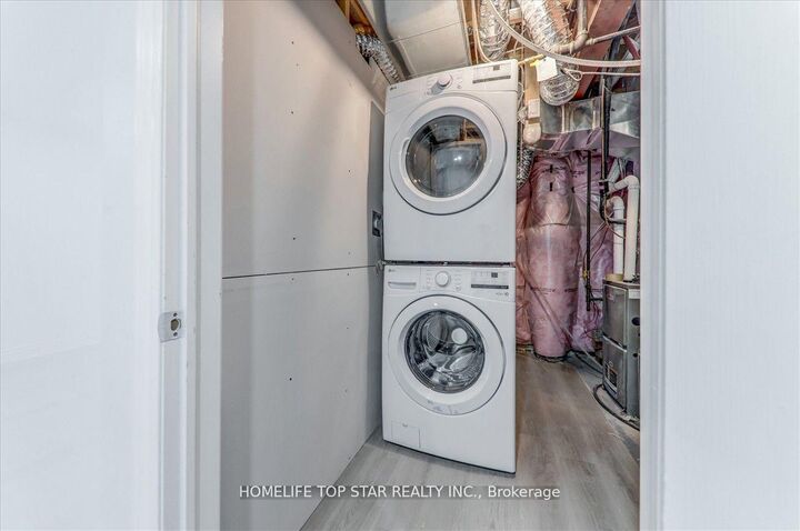 Property Photo:  207 Wesmina Avenue  ON L4A 5A2 