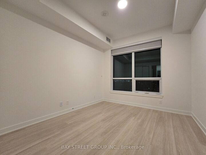 Property Photo:  50 Upper Mall Way 1806B  ON L4J 0L7 