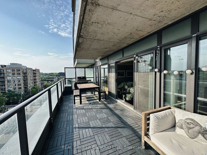 Property Photo: 111 Bathurst Street 605 ON M5V 0M9