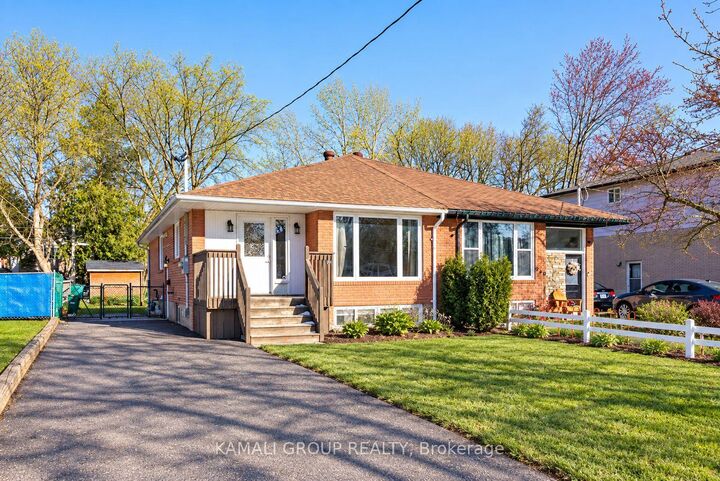 Property Photo:  262 Penn Avenue Main  ON L3Y 2S6 