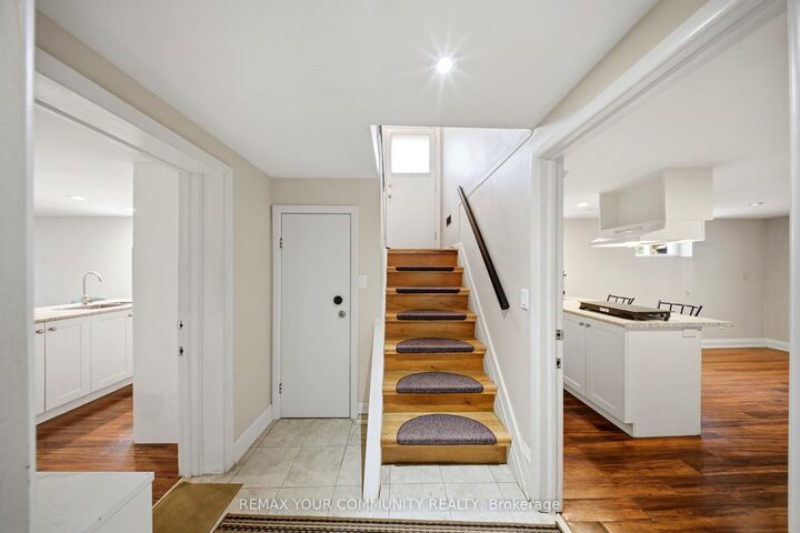 Property Photo:  10 Tinder Crescent Lower 2  ON M4A 1L3 