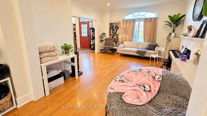 Property Photo:  257 Cocksfield Avenue Upper  ON M3H 3T6 