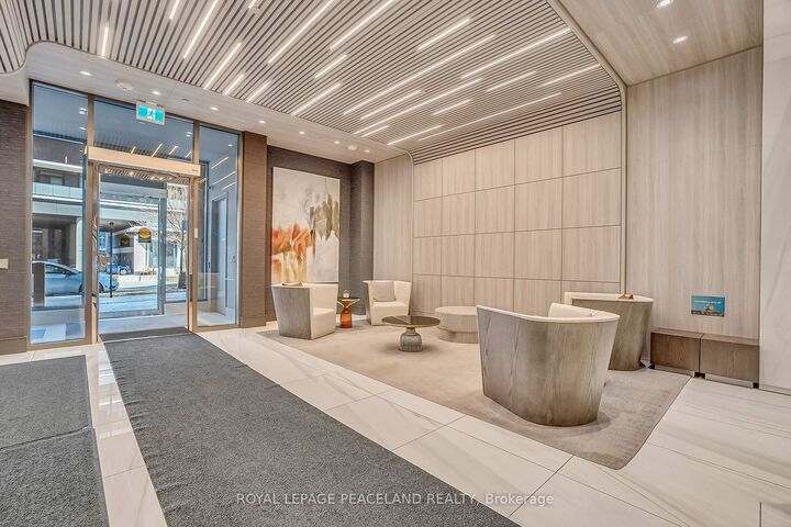 Property Photo: 75 Canterbury Place 1215 ON M2N 0L2
