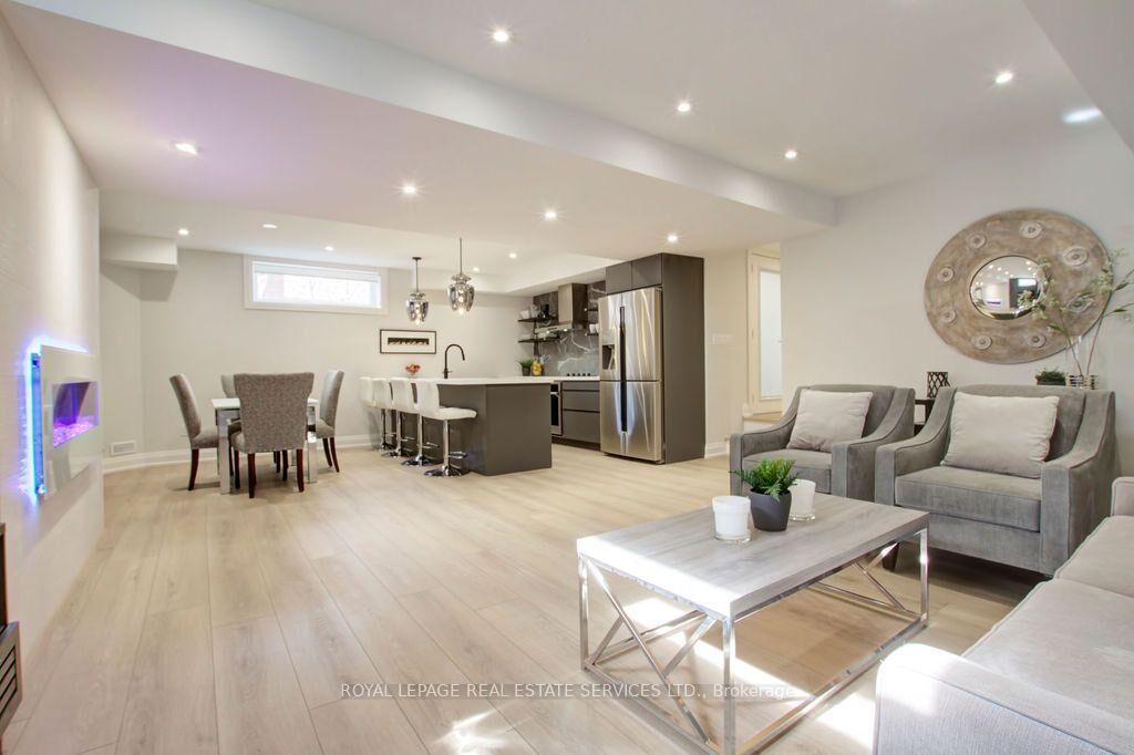 Property Photo:  164 Maurice Drive Unit 2  ON L6K 2W9 