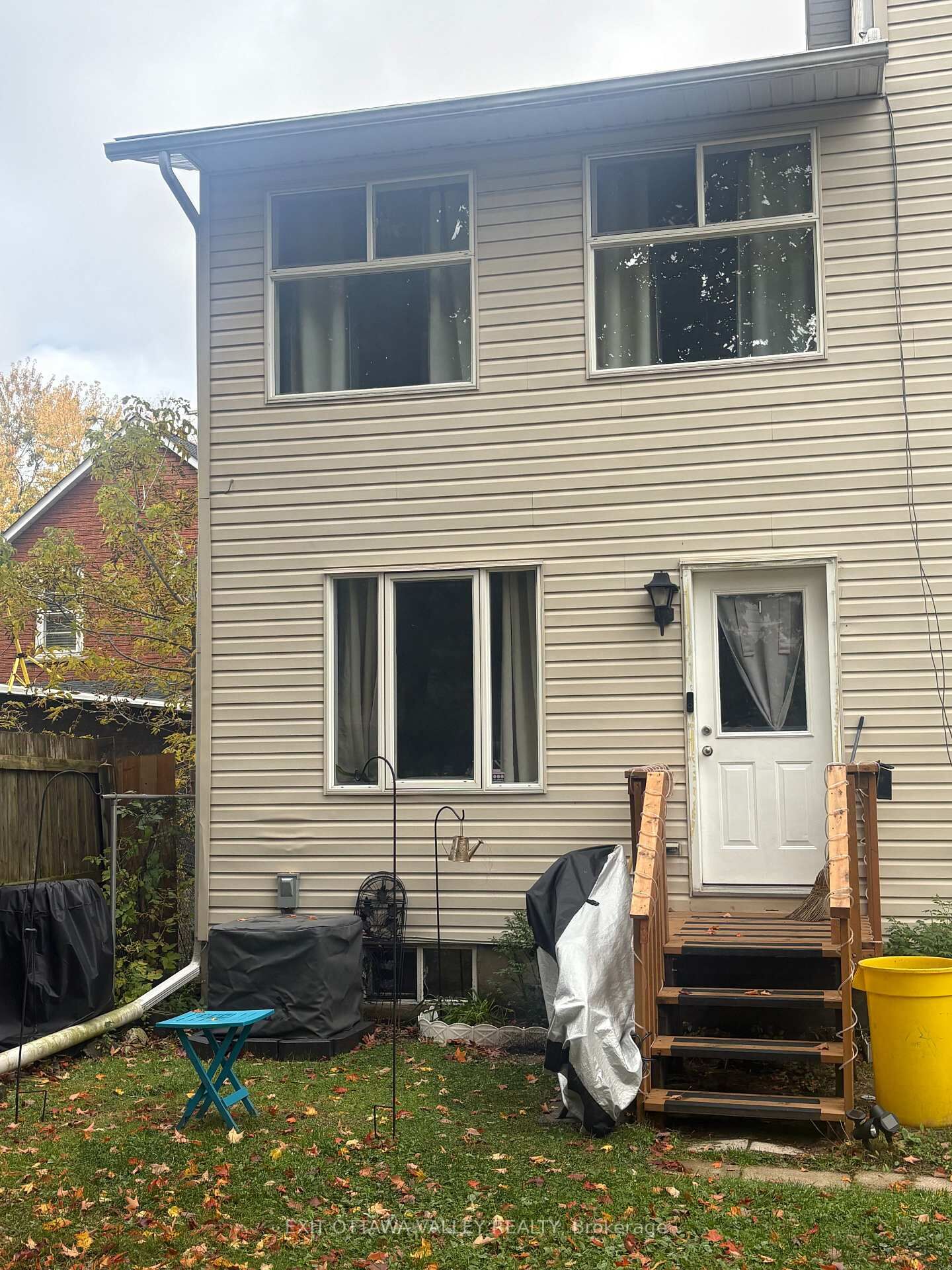 Property Photo:  403     I Trafalgar Road I  ON K8A 5B3 