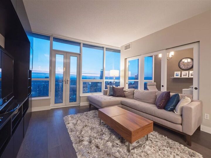 Property Photo: 833 Seymour Street 39fl BC V6B 0G4
