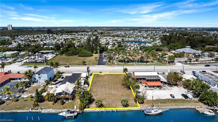 Property Photo: 17721 San Carlos Blvd FL 33931