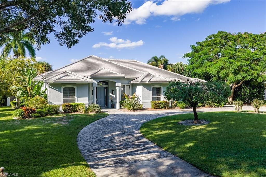 Property Photo:  565 Coral Dr  FL 34102 