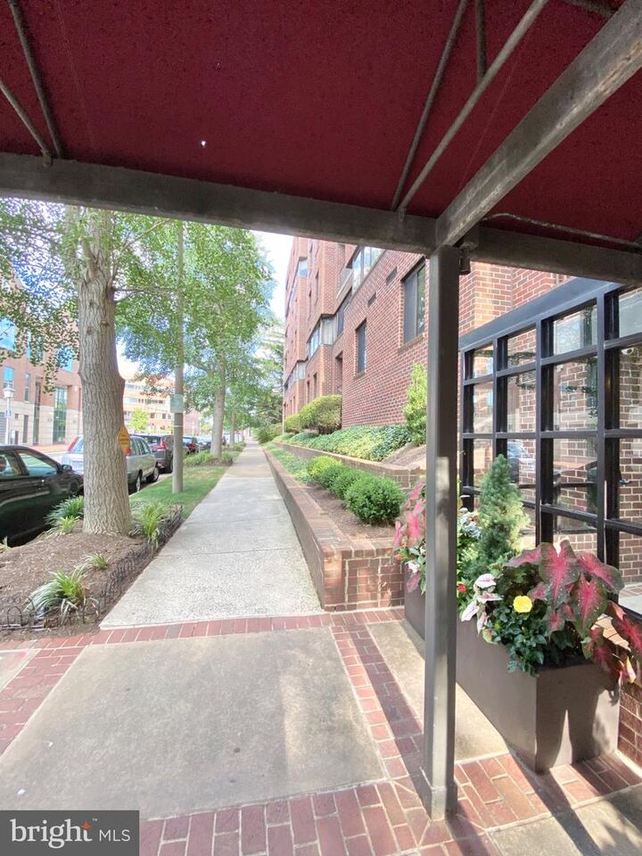 Property Photo: 1600 Prince Street 306 VA 22314