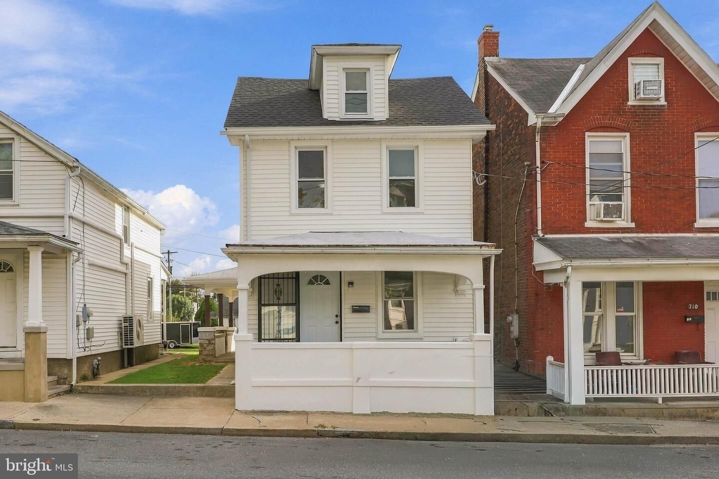 Property Photo:  708 Locust Street  PA 17042 