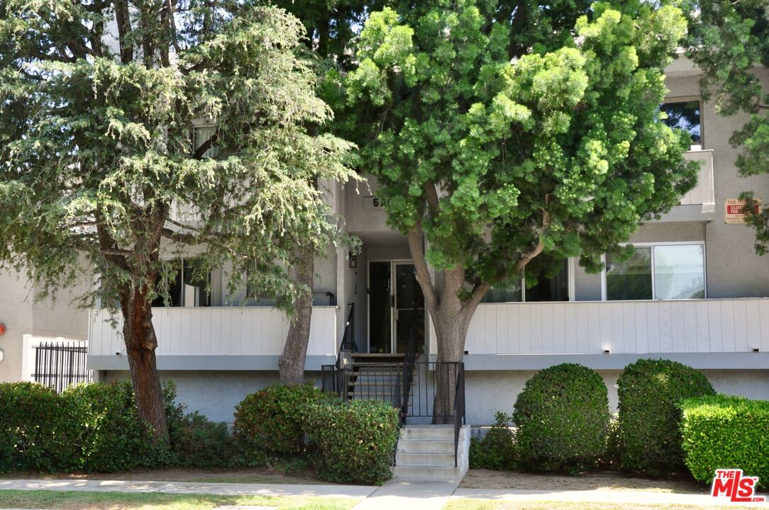 Property Photo:  5900 Murietta Ave, Unit 202  CA 91401 