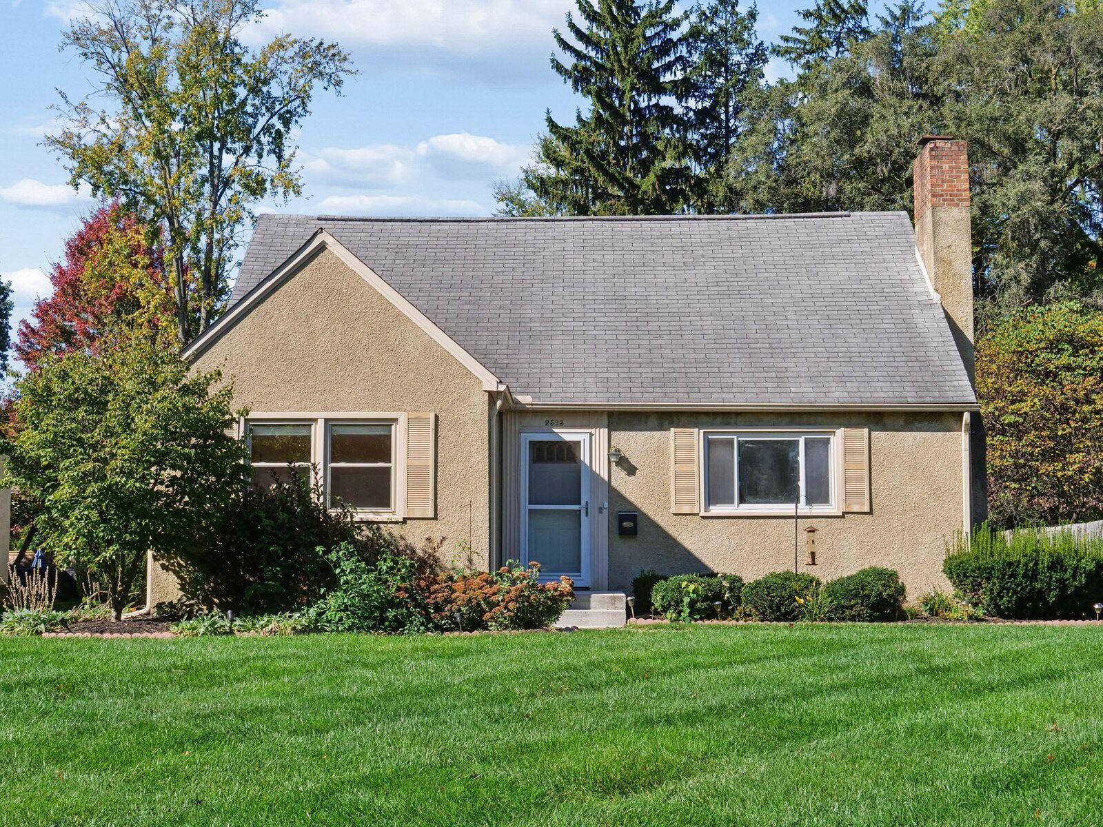 Property Photo:  2593 Westmont Boulevard  OH 43221 