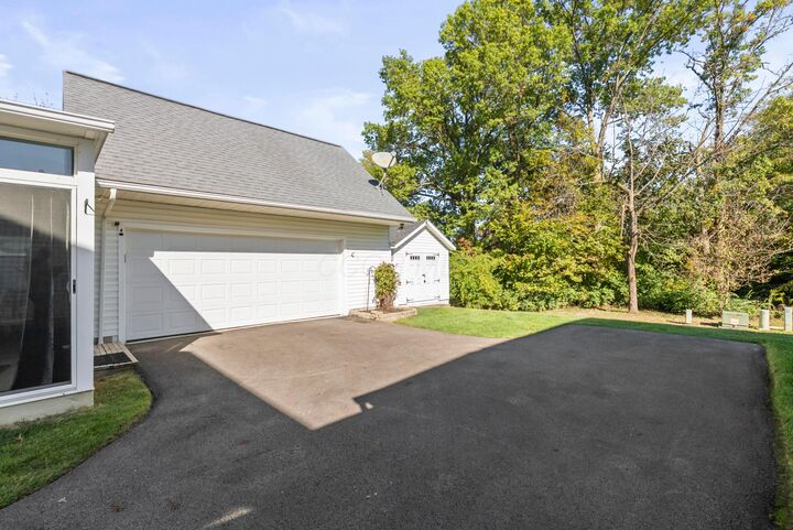 Property Photo:  2456 Lyncross Street  OH 43123 