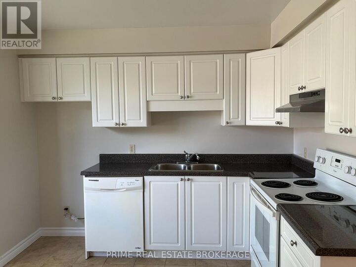 Property Photo: 135 Belmont Drive 55 ON N6J 4J3
