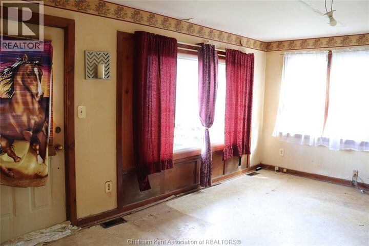 Property Photo:  252 Chatham Street South  ON N0P 1A0 