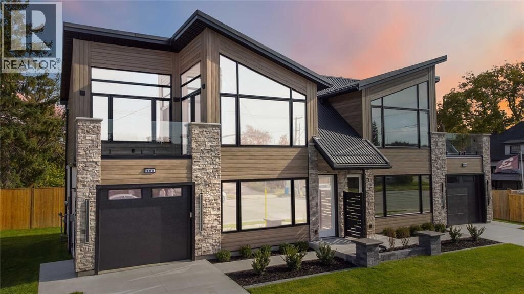 Property Photo:  111 St Clair Street  ON N7V 1N6 