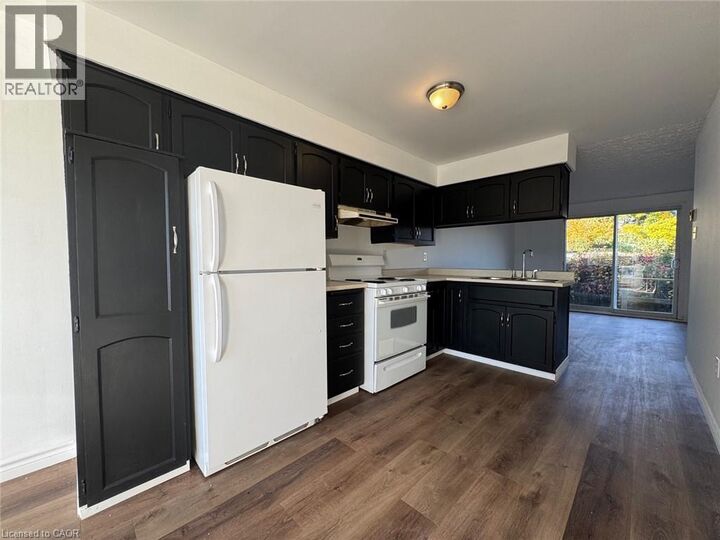 Property Photo:  32 Ralgreen Crescent 4  ON N2M 1T9 