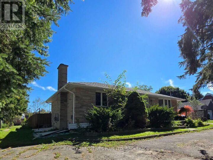 Property Photo:  131 Fairview Avenue  ON N5R 4X8 