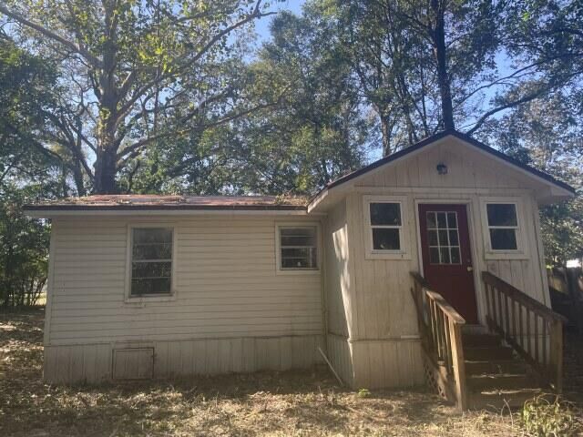 Property Photo:  640 Industrial Drive  FL 32539 