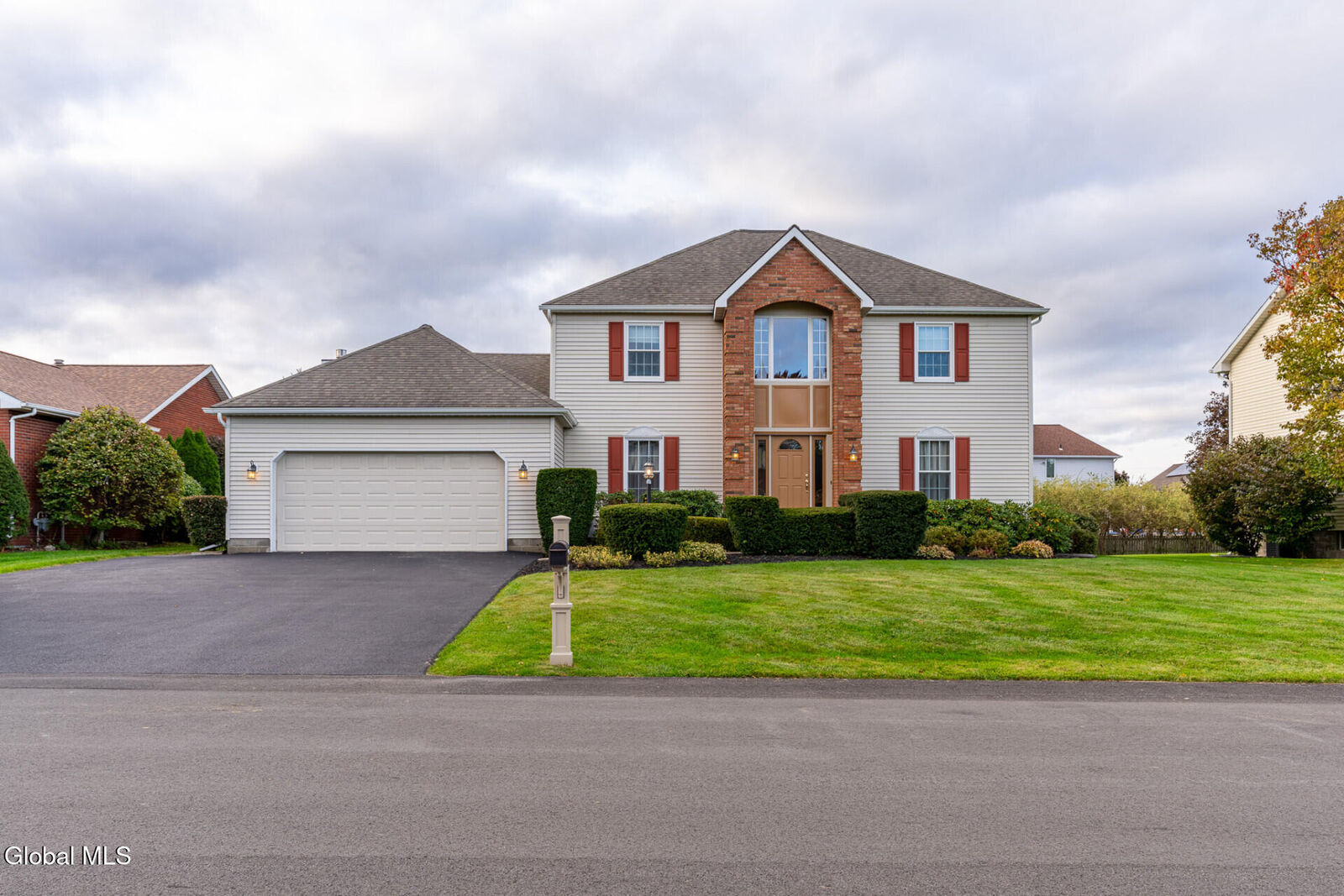 Property Photo:  31 Woodridge Drive  NY 12211 