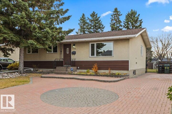 Property Photo:  17 Garnet Crescent  AB T8A 2B7 
