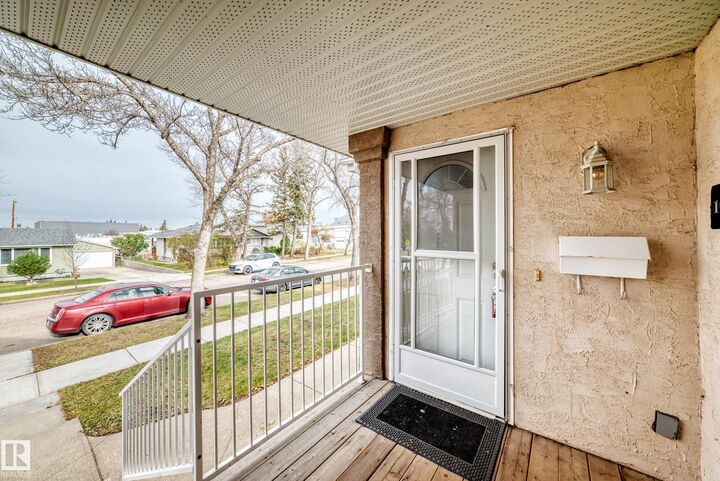 Property Photo:  10015B 97 Avenue  AB T8L 1R3 