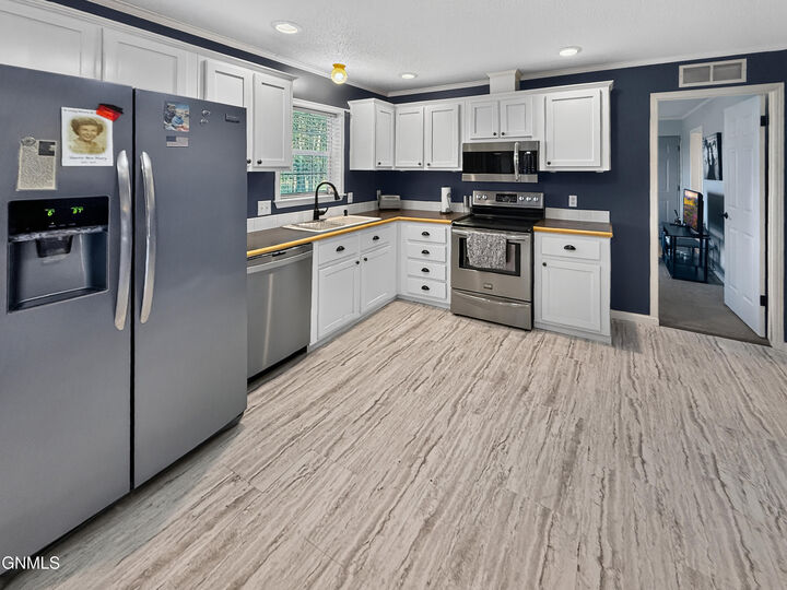 Property Photo:  101 5th Avenue  ND 58420 