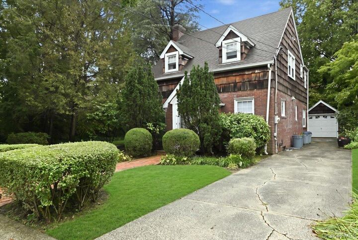 Property Photo:  47 Broadfield Road  NY 11550 
