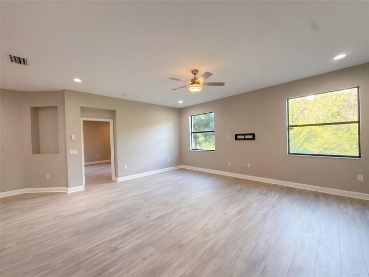 Property Photo: 12424 Belcroft Drive FL 33579