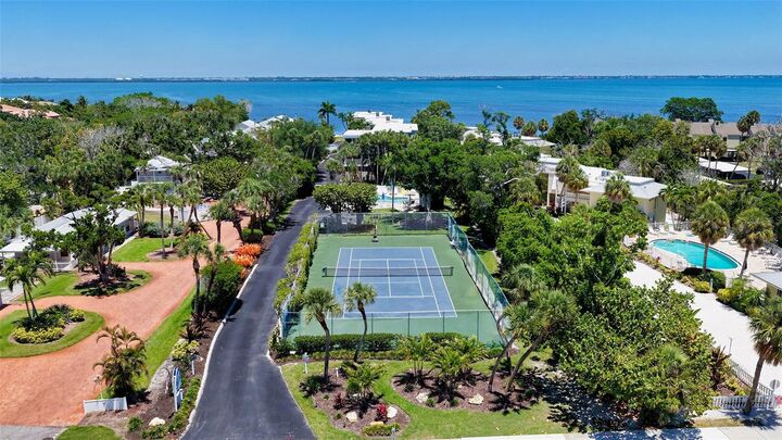 Property Photo:  5320 Gulf Of Mexico Drive 101  FL 34228 