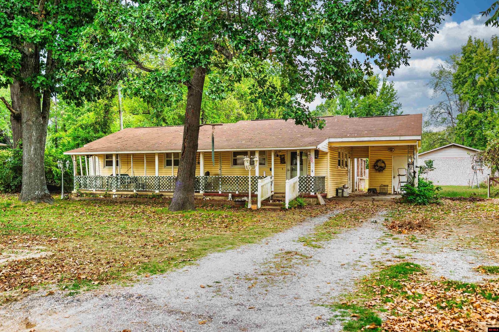 Property Photo:  809 Langston Street  AR 72653 